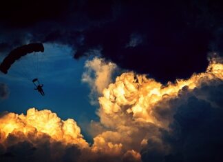 Czy jest zapasowy spadochron?