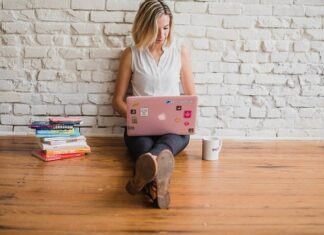 Co położyć na podłogę w namiocie?