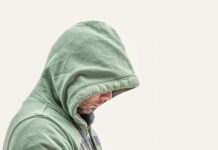 Czy ochroniarz ma prawo uderzyć?