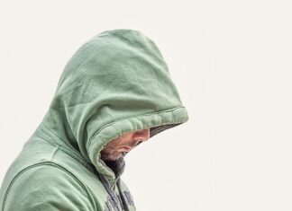 Czy ochroniarz ma prawo uderzyć?