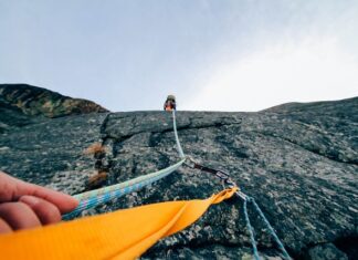 Jak zamontować karabińczyk? Jak zamontować karabińczyk?