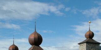 Jakie są nazwiska trzech polskich kajakarzy?