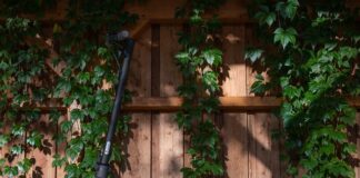 Czy można jeździć hulajnogą elektryczną z siodełkiem?