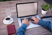 Jak się pisze kij bejsbolowy?