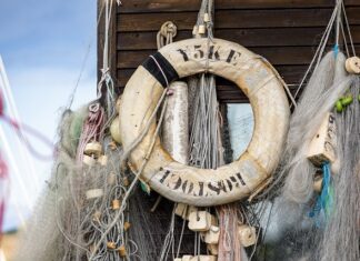Ile kamizelek ratunkowych na łodzi? Ile kamizelek ratunkowych na łodzi?