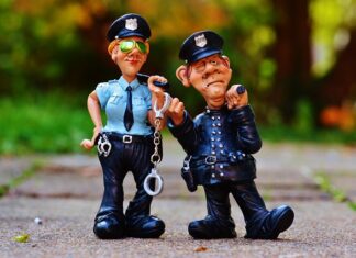 Czy policjant może mieć prywatna broń? Czy policjant może mieć prywatna broń?