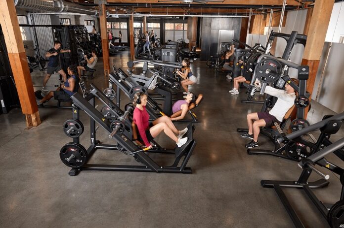 precorfacility_strengthfocusdplrmsrslwithcardioinbackground2-min Najlepsze marki sprzętu na siłownie